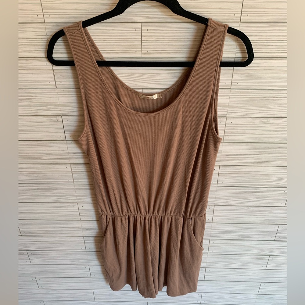 Heart hip Women's Sleeveless Scoop Neck Romper - Brown